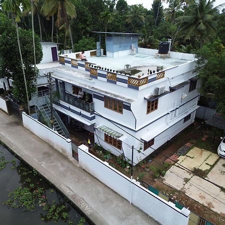 Paddy N Canal Homestay アーラップーザ県 エクステリア 写真