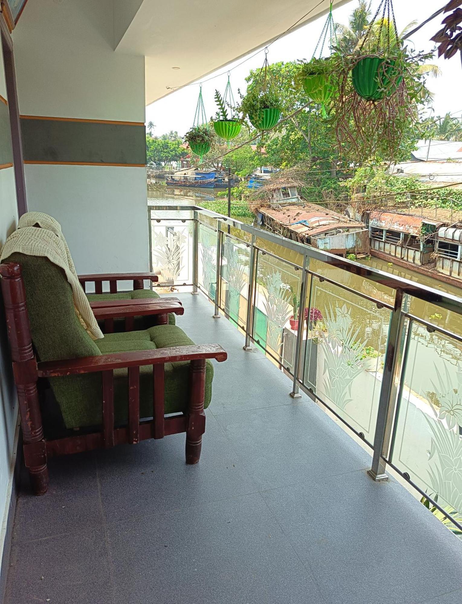 Paddy N Canal Homestay Alappuzha エクステリア 写真