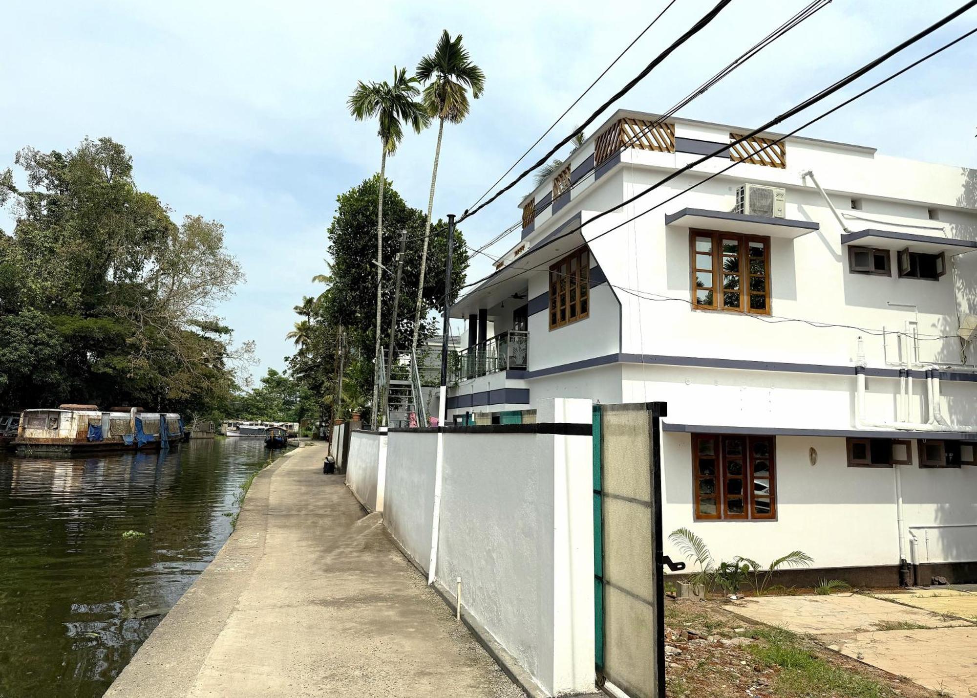 Paddy N Canal Homestay アーラップーザ県 エクステリア 写真