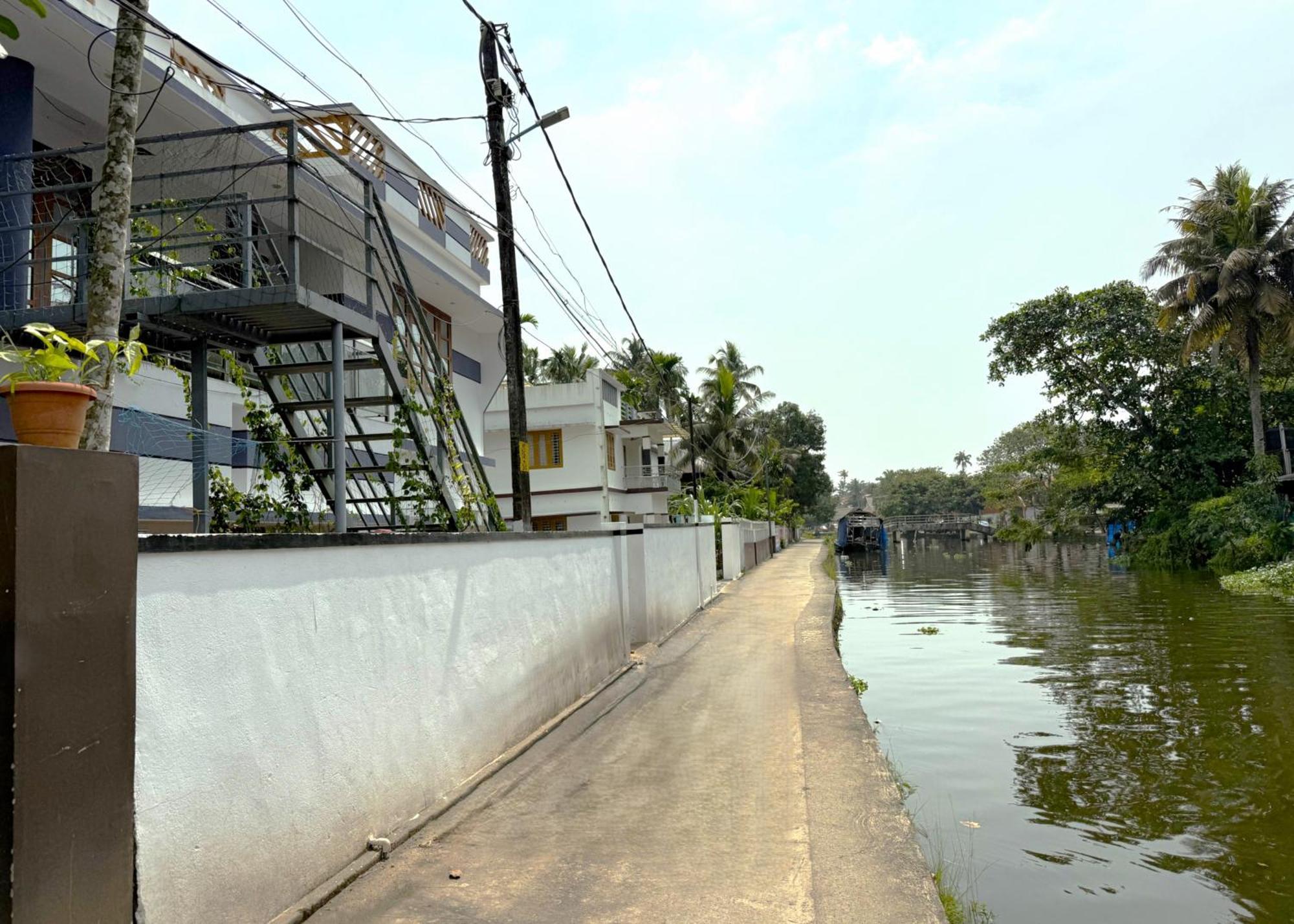 Paddy N Canal Homestay アーラップーザ県 エクステリア 写真